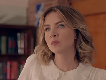 Crespo presiona a Alicia para que tome una drástica decisión sobre su vestido de novia Crespo presiona a Alicia para que tome una drástica decisión sobre su vestido de novia