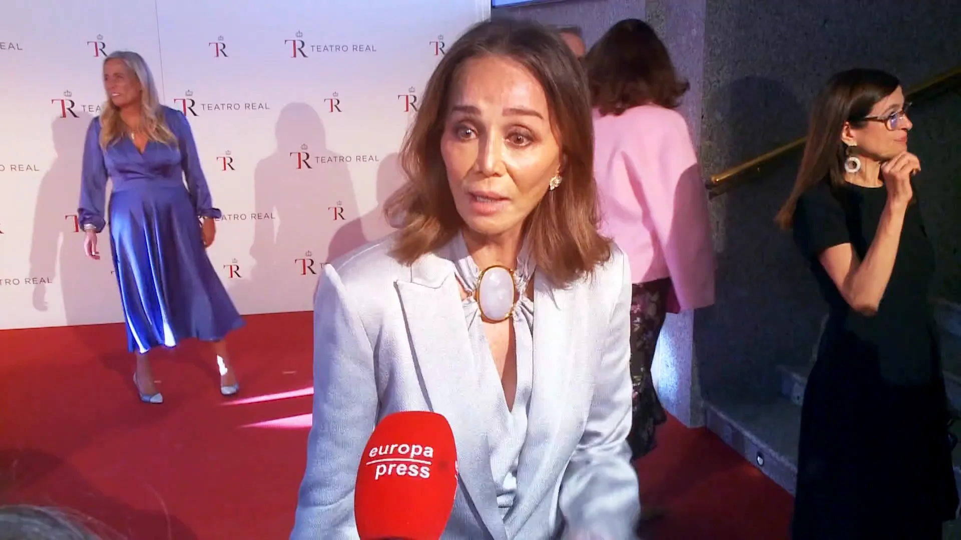 Isabel Preysler responde a los comentarios que la relacionan con Alfonso D&iacute;ez: "Me cae muy bien"