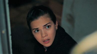 Esta noche en Hermanos: Yasmin libera a su abuela y la lleva al hospital... ¿descubrirá lo que ha pasado?