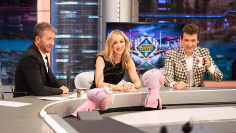 ¡Menudo repaso! Marta Hazas deja a Javier Veiga sin opciones en el juego de las hormigas ¡Menudo repaso! Marta Hazas deja a Javier Veiga sin opciones en el juego de las hormigas