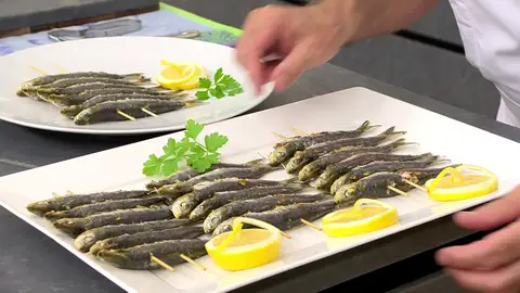 Sardinas con aceite de ajo y perejil, la receta exprés de Karlos Arguiñano Sardinas con aceite de ajo y perejil, la receta exprés de Karlos Arguiñano