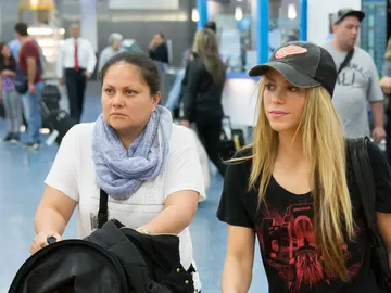 Shakira, junto a la niñera de sus hijos Lili Melgar Shakira, junto a la niñera de sus hijos Lili Melgar
