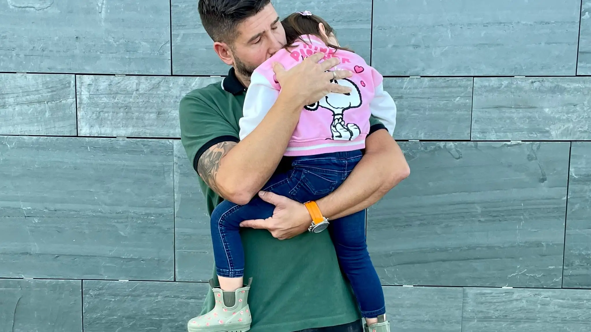 El padre junto a su hija
