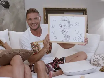 Joaquín, al descubrir la caricatura que le ha hecho Roberto Leal Joaquín, al descubrir la caricatura que le ha hecho Roberto Leal