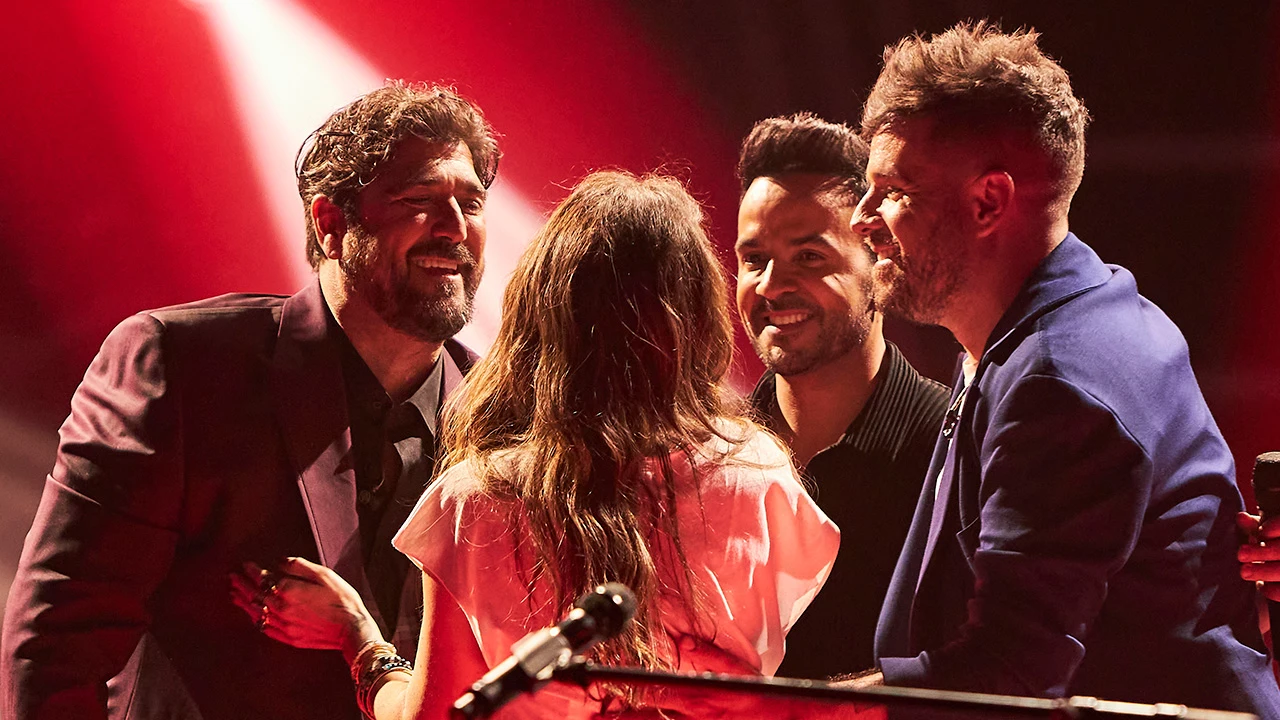Malú vive el momento más emotivo en La Voz al cantar Aprendiz con los coaches Malú vive el momento más emotivo en La Voz al cantar Aprendiz con los coaches