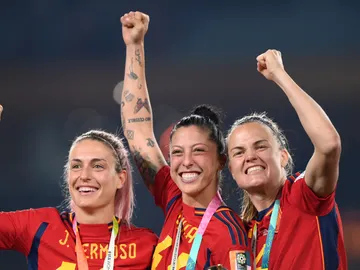 Jenni Hermoso junto a Alexia Putellas (i) e Irene Paredes (d) Jenni Hermoso junto a Alexia Putellas (i) e Irene Paredes (d)