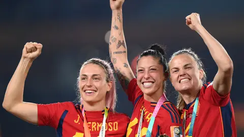 Jenni Hermoso Junto A Alexia Putellas (I) E Irene Paredes (D) Jenni Hermoso Junto A Alexia Putellas (I) E Irene Paredes (D)