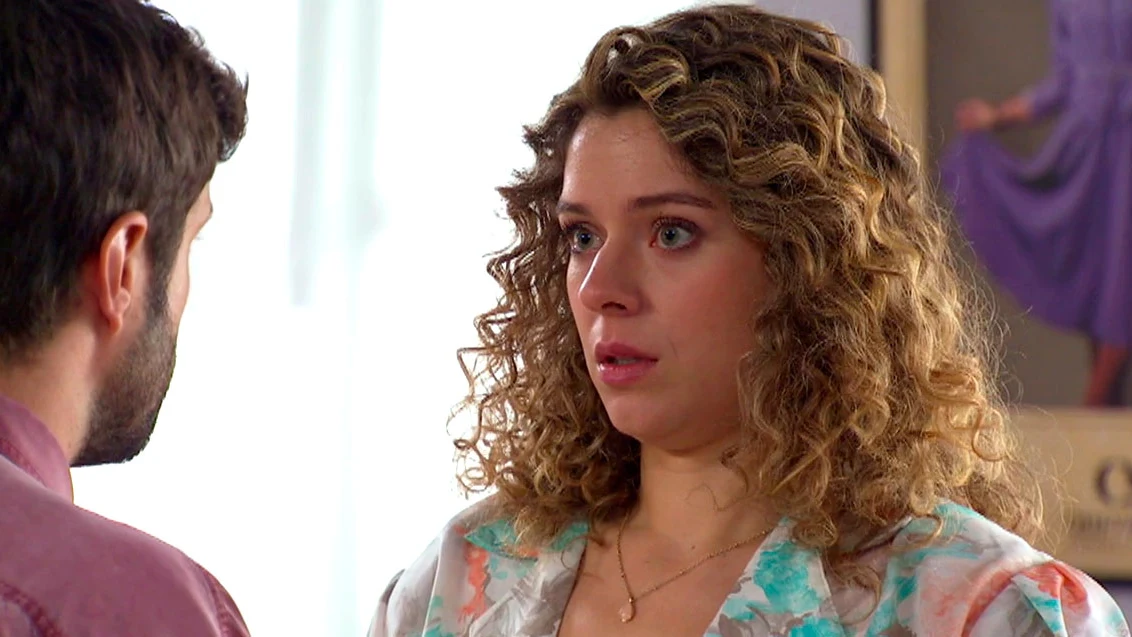 Lola desilusiona a Román: “Esto no puede volver a pasar” Lola desilusiona a Román: “Esto no puede volver a pasar”