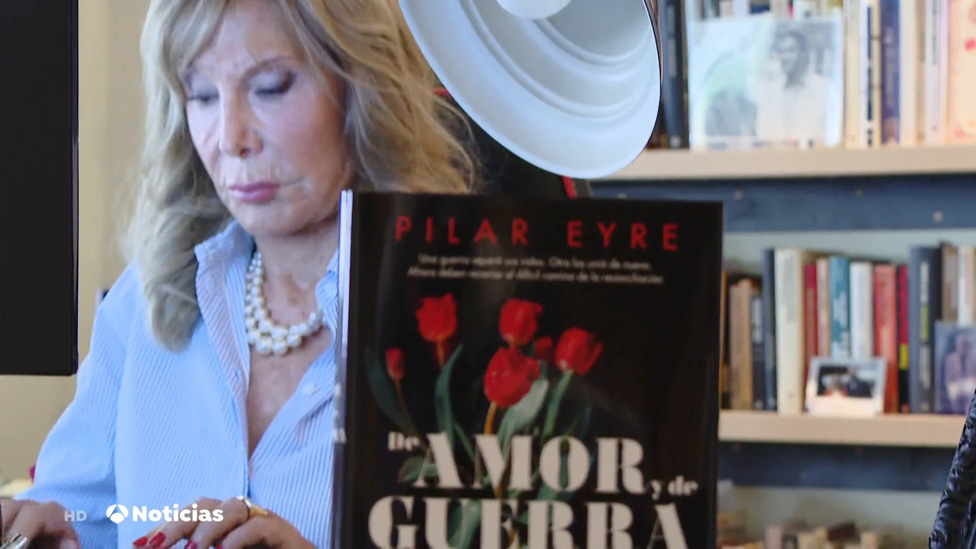 Pilar Eyre presenta 'De amor y de guerra' Pilar Eyre presenta 'De amor y de guerra'