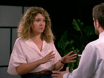 Lola se arrepiente tras dejarse llevar con Román: “Esto no está bien” Lola se arrepiente tras dejarse llevar con Román: “Esto no está bien”