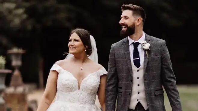 Josh Vickers en una foto con su mujer el día de su boda Josh Vickers en una foto con su mujer el día de su boda