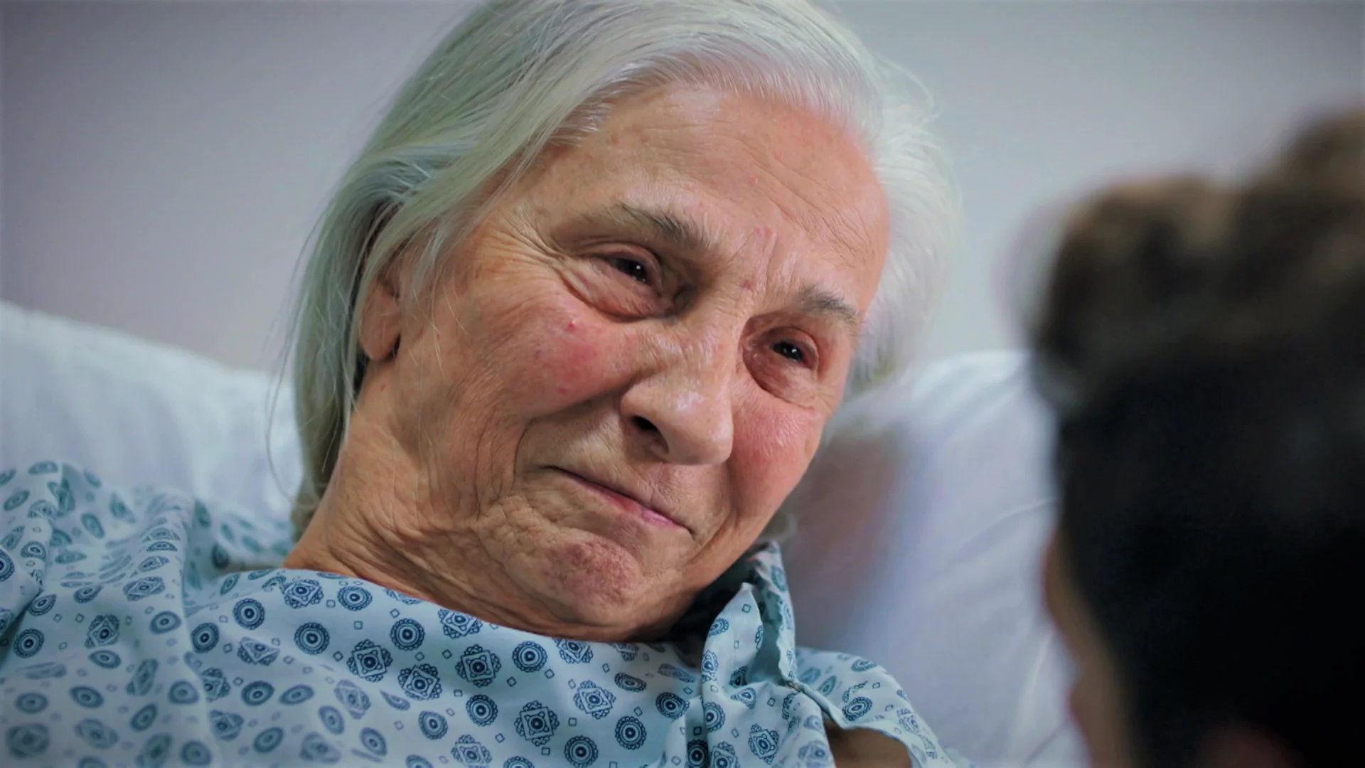 La petición de la señora Sevgi tras reencontrase con Ömer: "Prométeme que tu padre y tú llegaréis a quereros” La petición de la señora Sevgi tras reencontrase con Ömer: "Prométeme que tu padre y tú llegaréis a quereros”