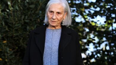 En el último capítulo de Hermanos: Ömer, con lágrimas en los ojos, le da el último adiós a su abuela 