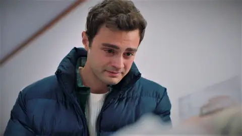 Ömer se despide de la señora Sevgi antes de su operación: "Seremos abuela y nieto por fin" Ömer se despide de la señora Sevgi antes de su operación: "Seremos abuela y nieto por fin"