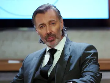 Halit se reencuentra con Nadir y descubre que su enemigo se ha aliado con... ¡Ender! Halit se reencuentra con Nadir y descubre que su enemigo se ha aliado con... ¡Ender!