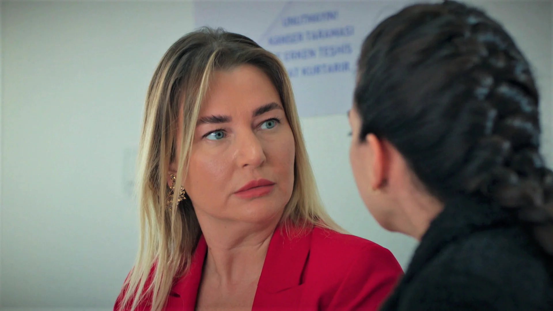 Yasmin, aterrada al descubrir que su madre secuestr&oacute; a la se&ntilde;ora Sevgi: "Mi abuela se ha puesto enferma por tu culpa"