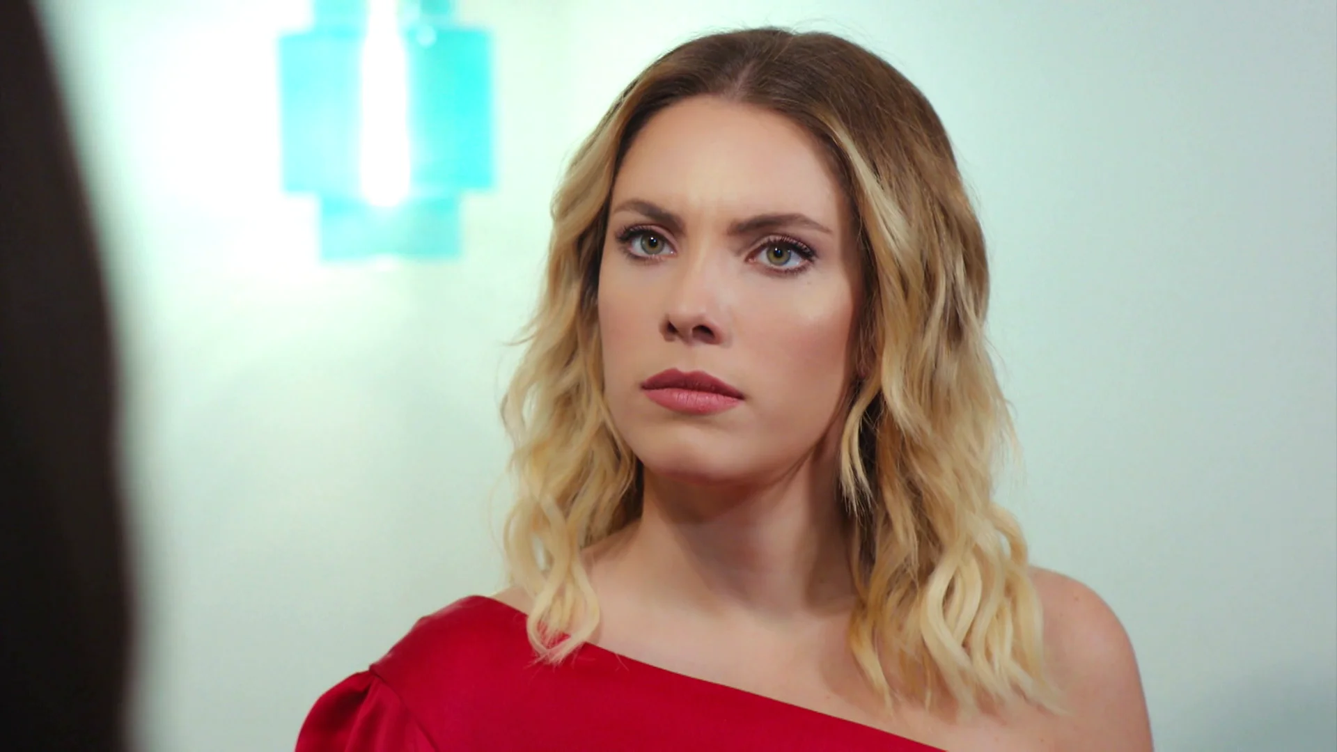 Yildiz le recrimina a Ender que se haya aliado con Nadir: “¿Por qué no me has dicho nada?” Yildiz le recrimina a Ender que se haya aliado con Nadir: “¿Por qué no me has dicho nada?”