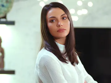 Ender interrumpe la cena de Leyla y Kaya con la excusa de ver a su hijo Ender interrumpe la cena de Leyla y Kaya con la excusa de ver a su hijo