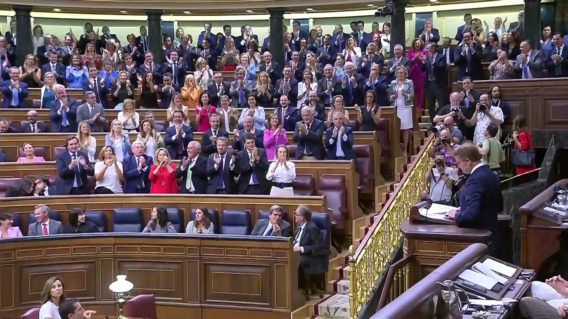 Gritos de "cobarde, cobarde" a Pedro S&aacute;nchez tras elegir a Puente para replicar a Feij&oacute;o en la investidura