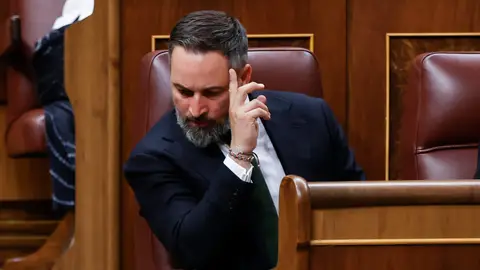 El líder de Vox, Santiago Abascal durante la primera sesión del debate de investidura del candidato Alberto Núñez Feijóo