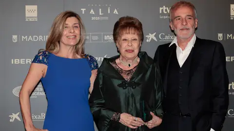 Gemma Cuervo, con sus hijos Fernando Guillén Cuervo y Natalia Gemma Cuervo, con sus hijos Fernando Guillén Cuervo y Natalia