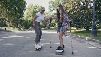 María Martín-Granizo surfea el asfalto con Lydia Valentín y comparten sus experiencias deportivas