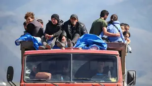 Miles de personas huyen de Nagorno Karabaj