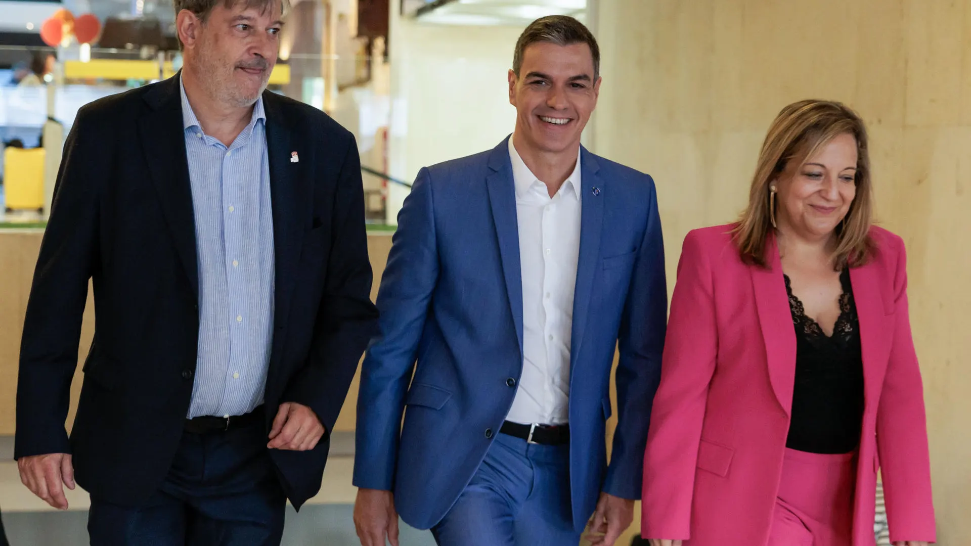 Pedro Sánchez (c) y la portavoz de socialistas en parlamento europeo, Iratxe García (d) Pedro Sánchez (c) y la portavoz de socialistas en parlamento europeo, Iratxe García (d)