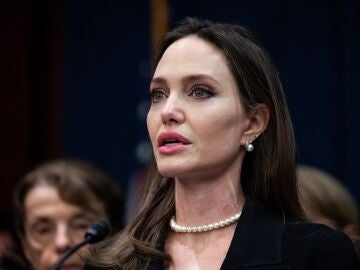 Angelina Jolie en Washington anunciando una Ley sobre violencia contra las mujeres en 2022