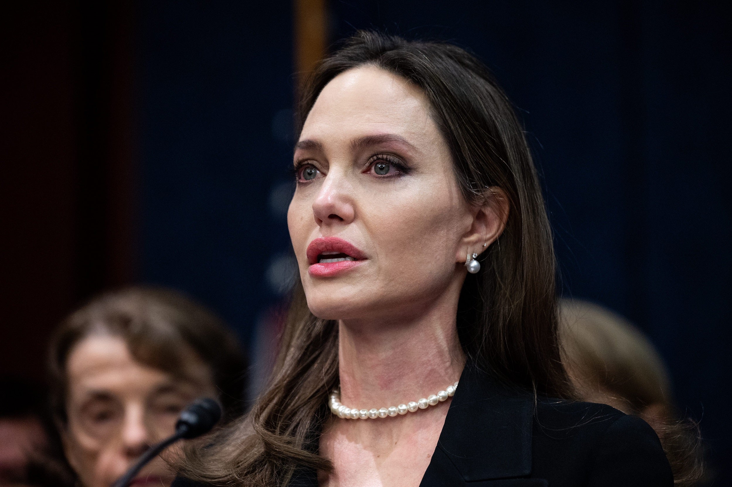 Angelina Jolie cuenta que no es ella desde 