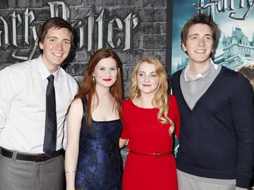 Oliver Phelps, Bonnie Wright, Evanna Lynch, James Phelps, actores de Harry Potter Oliver Phelps, Bonnie Wright, Evanna Lynch, James Phelps, actores de Harry Potter