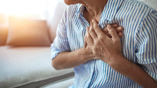 Mujer con posible infarto Mujer con posible infarto