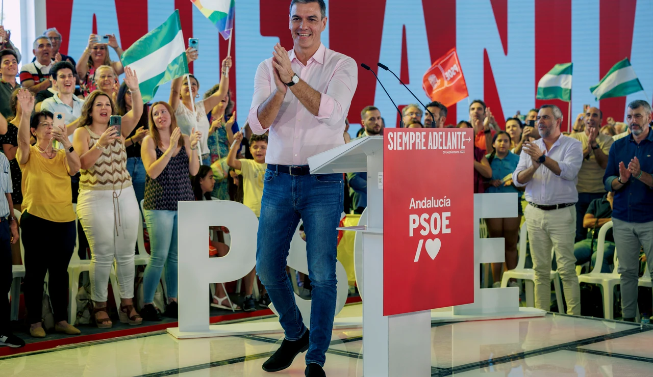 Pedro Sánchez participa en un acto del PSOE en la Rinconada