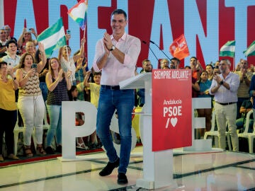 Pedro Sánchez participa en un acto del PSOE en la Rinconada