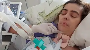 Una mujer pierde la movilidad y pasa un año interna en un hospital tras comer un pesto artesanal