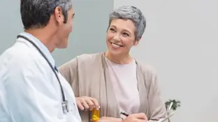 Una mujer en la consulta para hablar de la menopausia Una mujer en la consulta para hablar de la menopausia