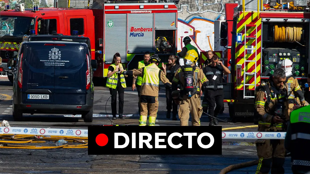 Imagen de varios bomberos de Murcia en la zona Imagen de varios bomberos de Murcia en la zona