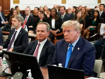 Donald Trump en el banquillo Donald Trump en el banquillo