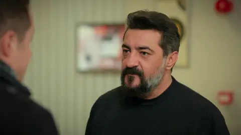 En el próximo capítulo de Hermanos: Akif protege a Tolga y le defiende de las amenazas de su padre En el próximo capítulo de Hermanos: Akif protege a Tolga y le defiende de las amenazas de su padre