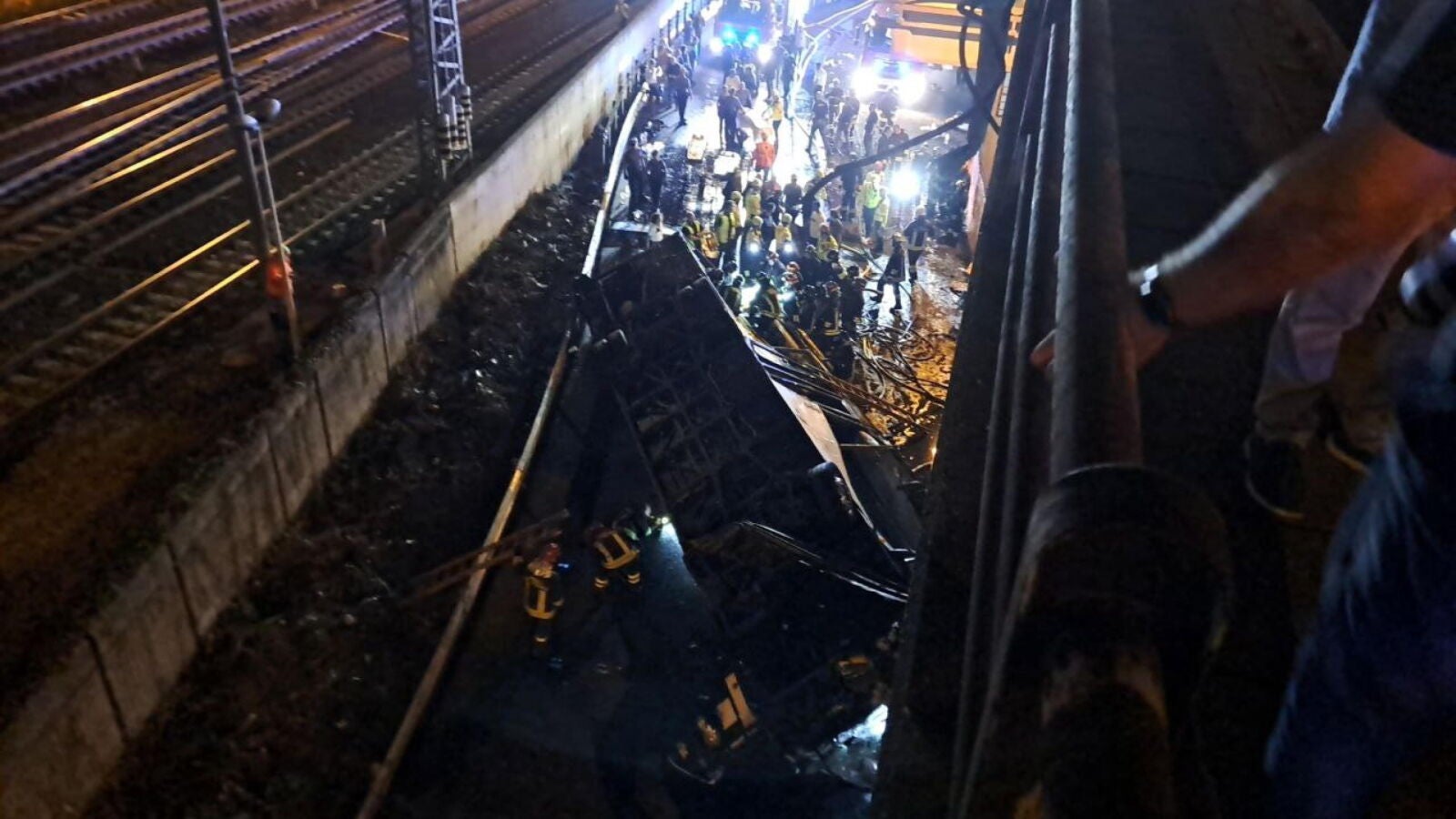 Al menos 21 muertos y varios heridos al caer un autobús desde un paso elevado en Mestre, cerca de Venecia