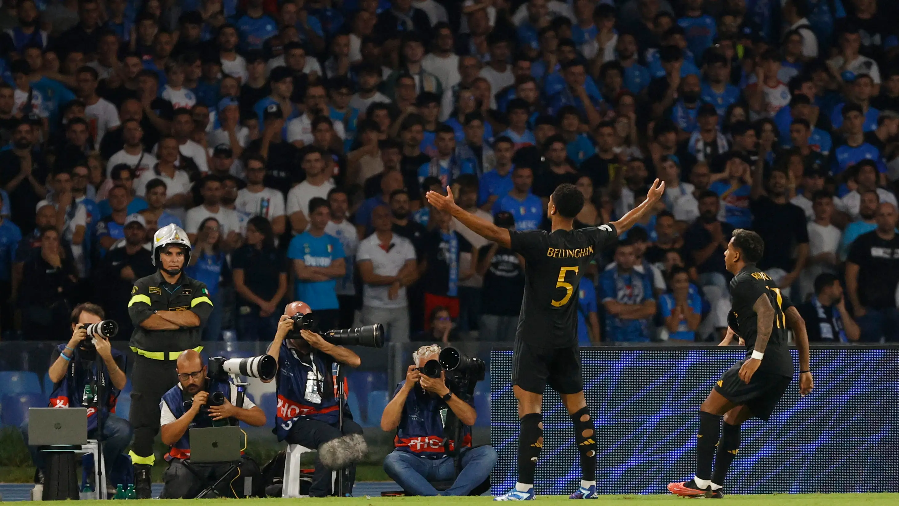 Jude Bellingham celebra su gol ante el N&aacute;poles