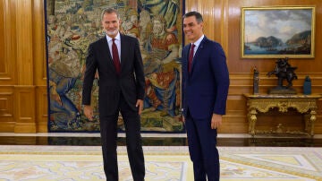 El rey Felipe VI y Pedro Sánchez en la Zarzuela