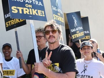  Pedro Pascal apoyando la huelga de actores de Hollywood