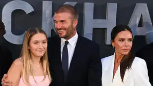 Haper Seven y sus padres, David y Victoria Beckham