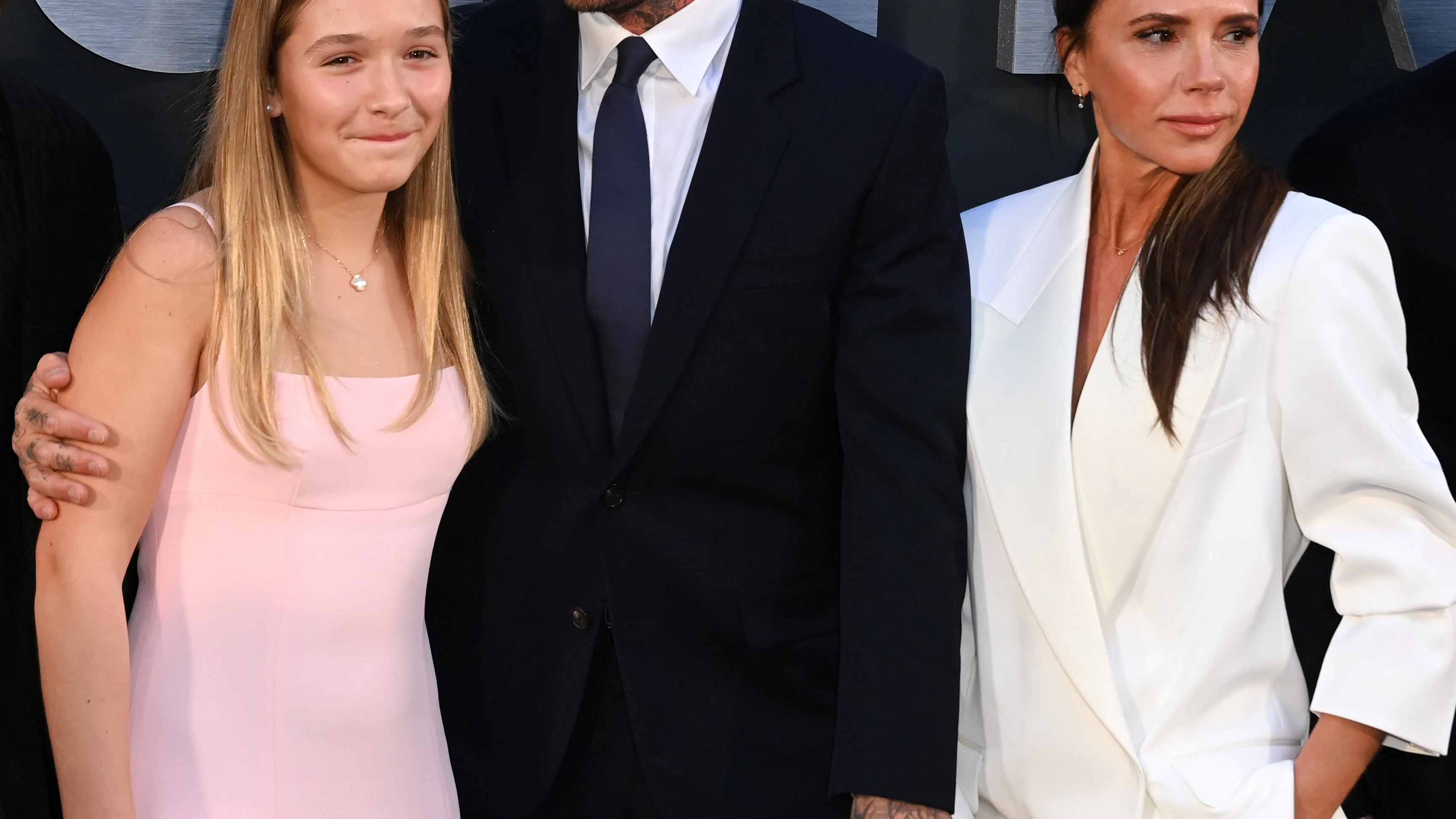 Haper Seven y sus padres, David y Victoria Beckham