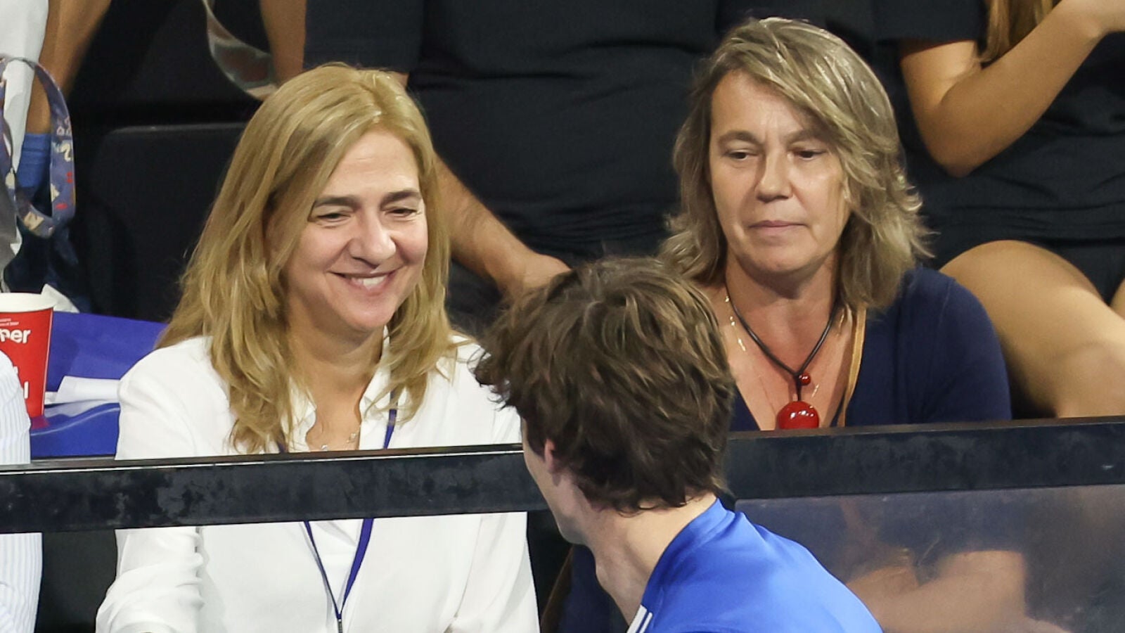 Pablo Urdangarin, con su madre la infanta Cristina, su novia Johanna Zott y su suegra apoyándole desde las gradas