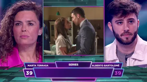 ¿Quién tiene mejor memoria? Marta y Alberto demuestran su cultura televisiva en el duelo de series ¿Quién tiene mejor memoria? Marta y Alberto demuestran su cultura televisiva en el duelo de series