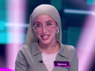 Alberto aprovecha el desconocimiento de Paula sobre f&uacute;tbol extranjero&hellip; &iexcl;y le arrebata sus cuatro casillas!