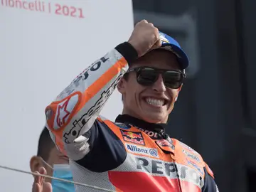 Marc Márquez en el podio de una carrera de Moto GP Marc Márquez en el podio de una carrera de Moto GP