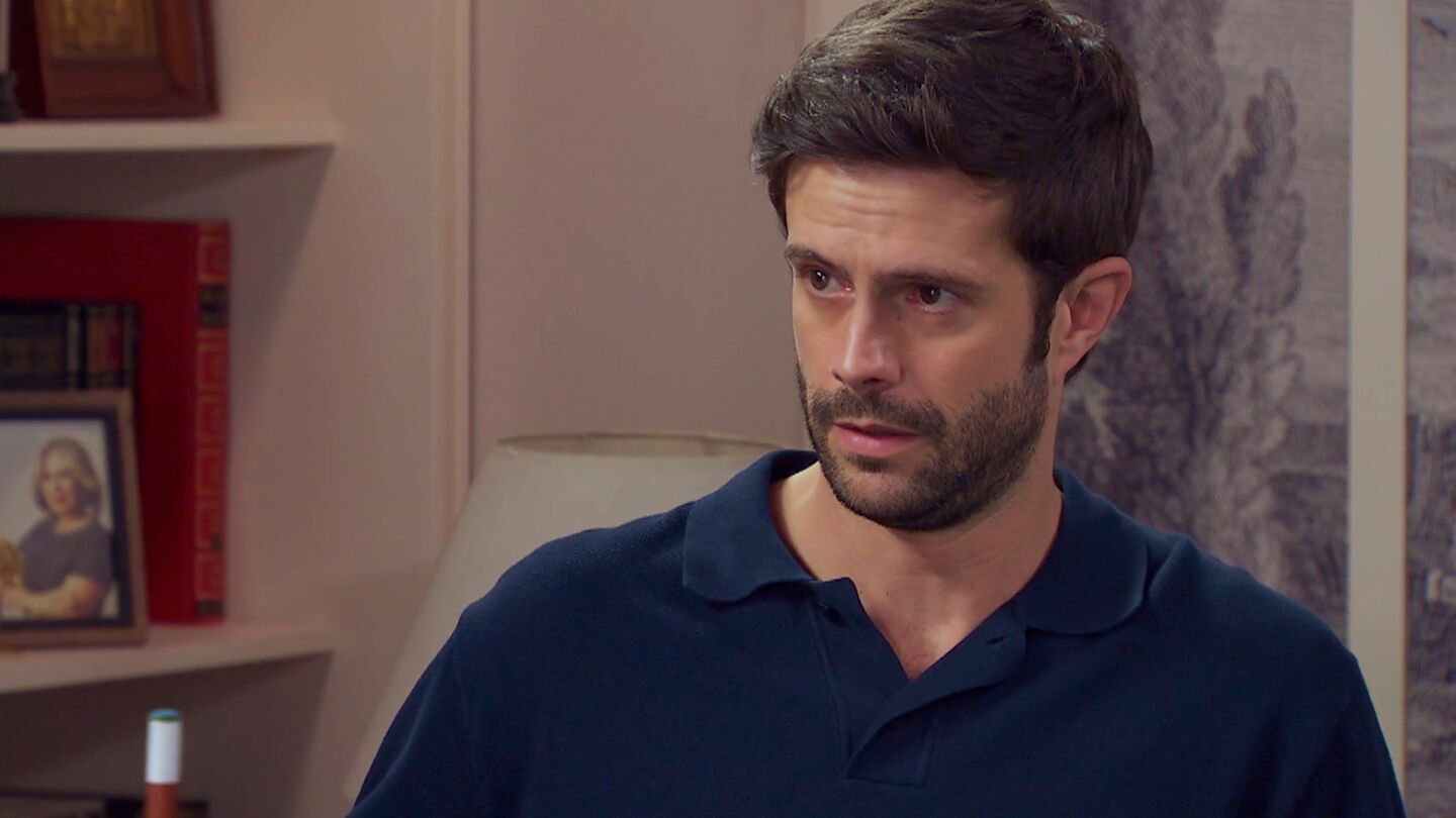 Román da la cara por Victoria delante de Federico: “Deja que tome sus propias decisiones”